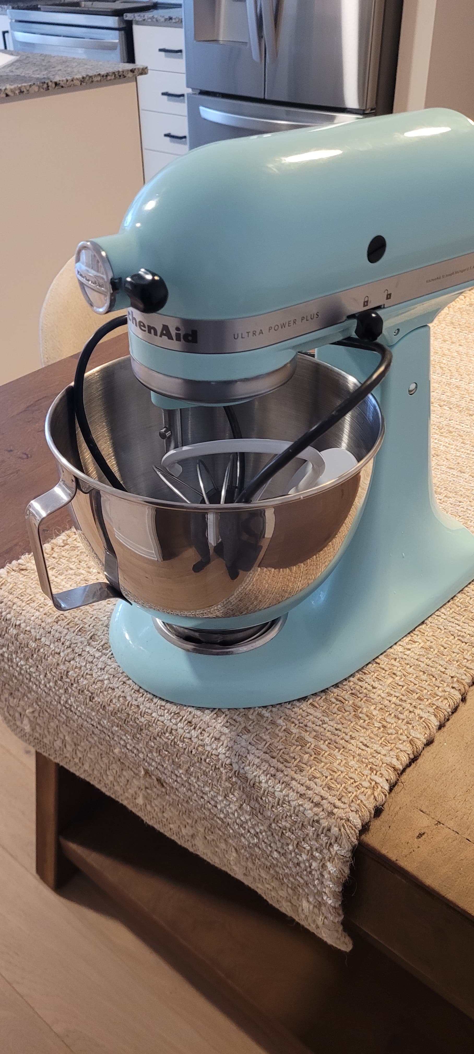 KitchenAid Mixer - 4.5qt Mixing Bowl with Attachments for rent in Newmarket, Ontario — toolshare