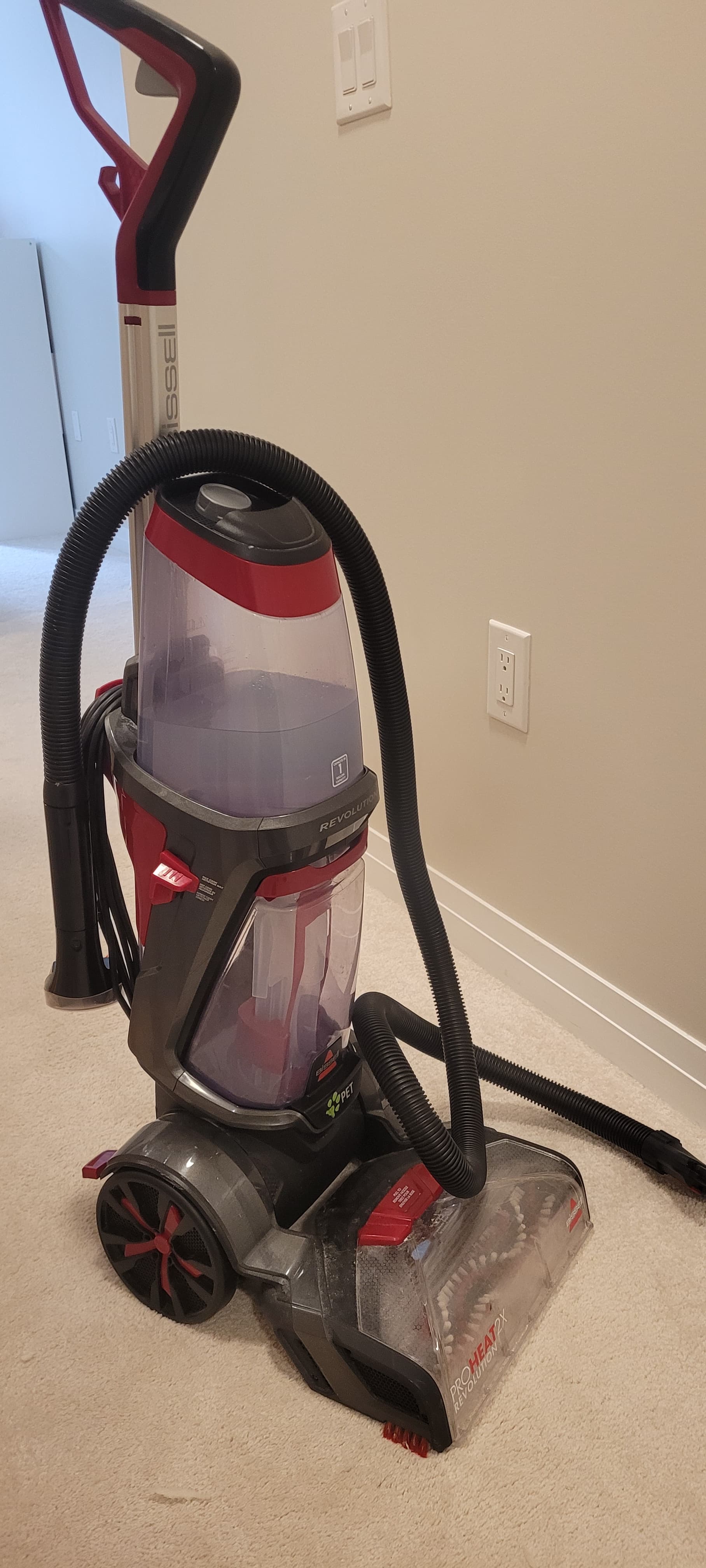 Bissell Carpet Cleaning Vacuum with Attachments for rent in Newmarket, Ontario — toolshare