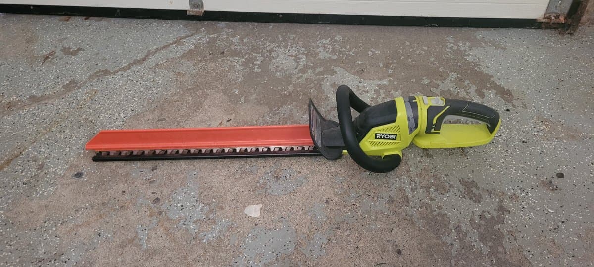 Hedge/Bush trimmer for rent in Newmarket, Ontario — toolshare