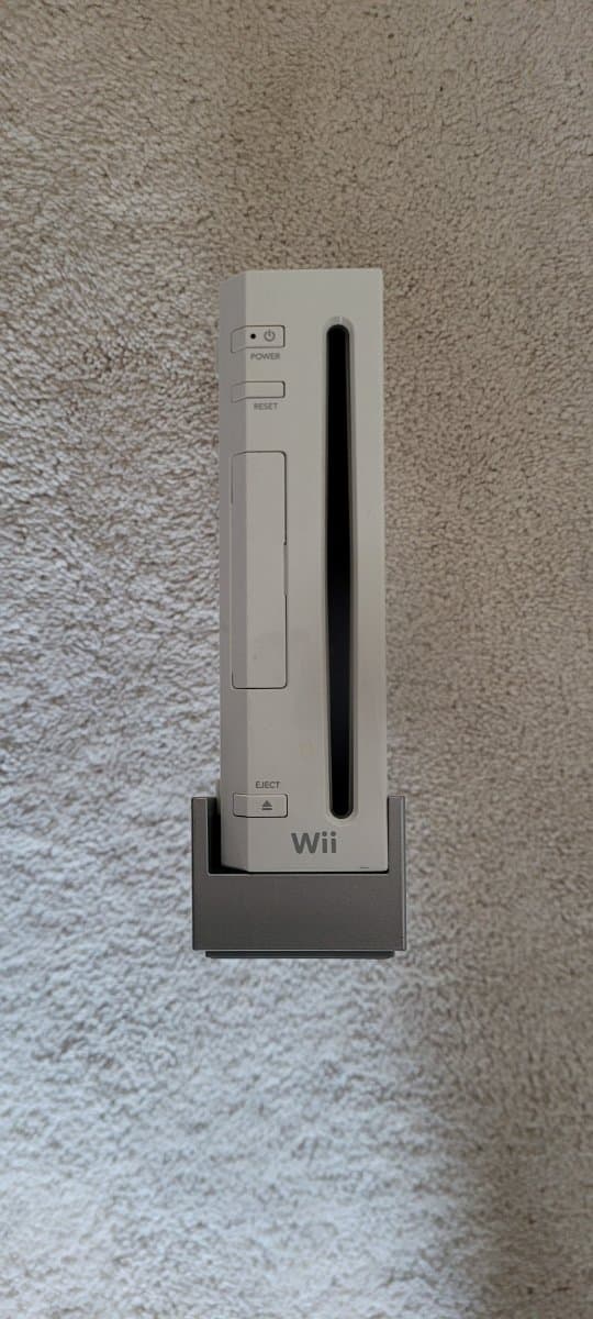 Nintendo Wii - 4 Controllers - 4 Games for rent in Richmond Hill, Ontario — toolshare