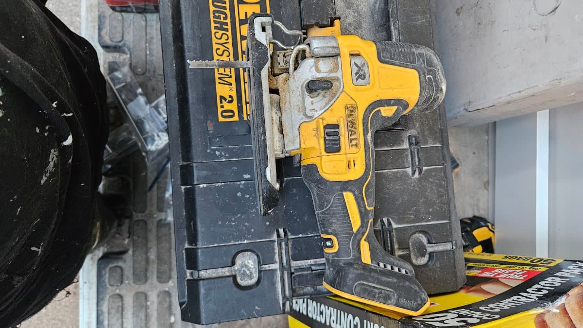 Dewalt jigsaw for rent in Pickering, Ontario — toolshare