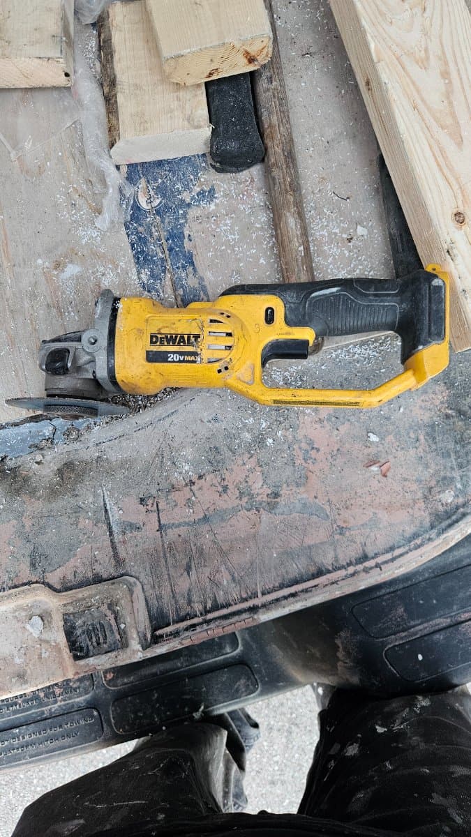 Dewalt Grinder for rent in Pickering, Ontario — toolshare