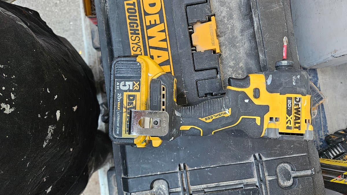 Dewalt impact drill for rent in Pickering, Ontario — toolshare