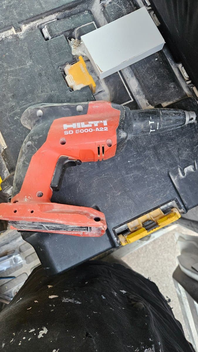 Hilti drywall screwgun for rent in Pickering, Ontario — toolshare