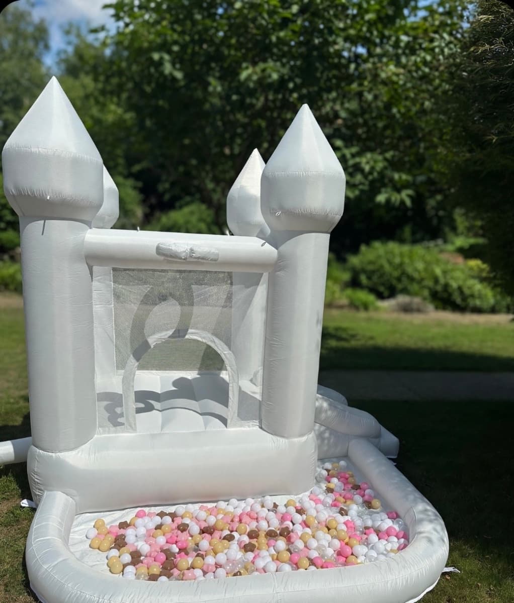 Bouncy castle for rent in Richmond Hill, Ontario — toolshare